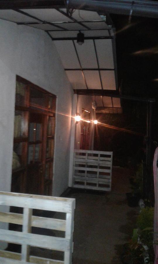 Bed and Breakfast Lily Adam'S Peak Nallathanniya Exterior foto
